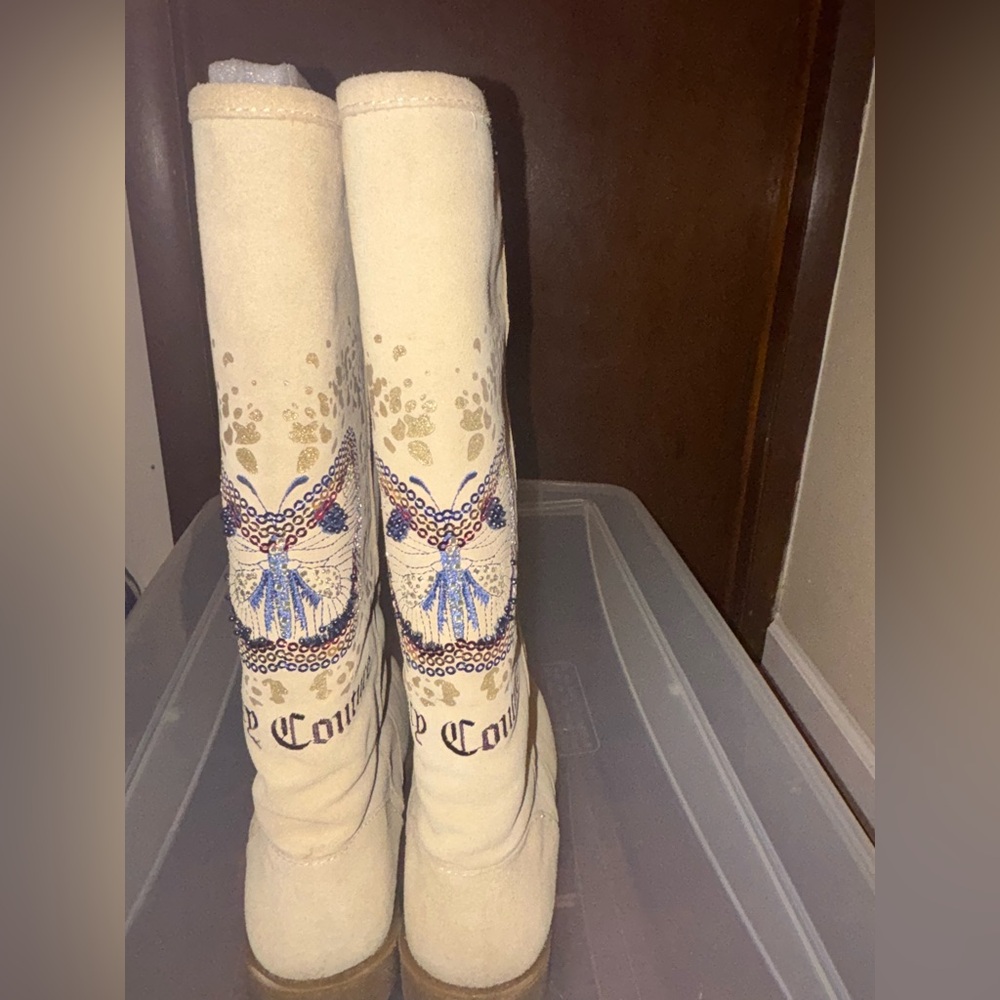 Juicy Couture Angelica Butterfly boots with embroidery, Women’s Size 6 Preowned.